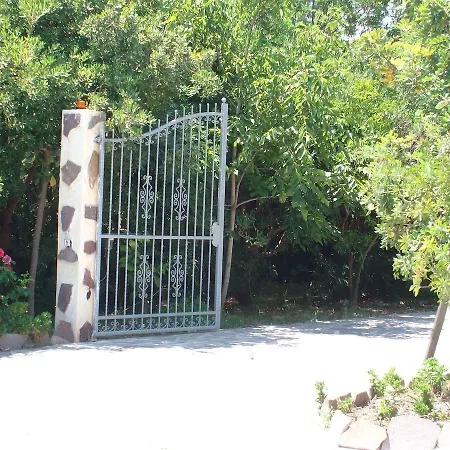 Bed and Breakfast Sa Domu Sarda Casa Piscinas