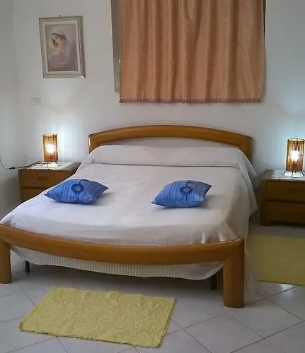 Bed & Breakfast Sa Domu Sarda Casa Piscinas