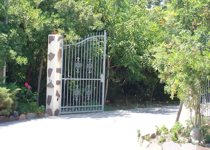 Bed & Breakfast Sa Domu Sarda Casa Piscinas